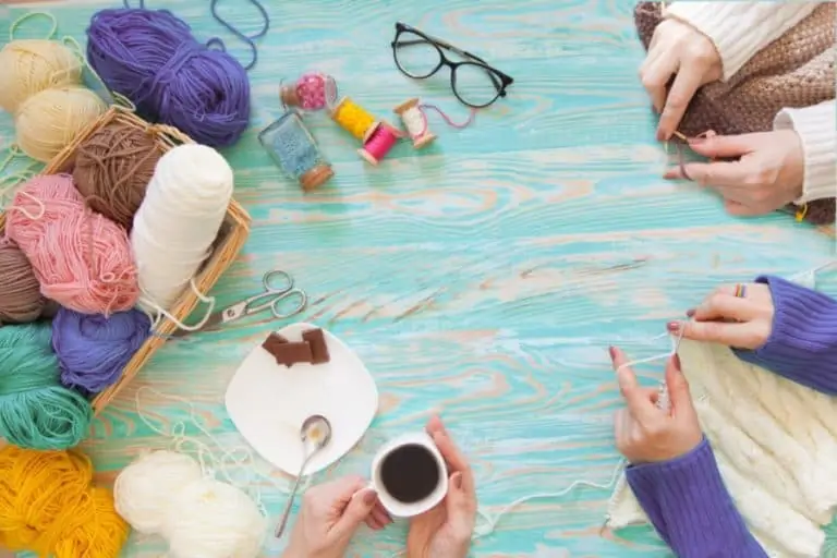 Learn How To Knit With 2024‘s Top 11+ Best Online Knitting Classes [Free + Paid]