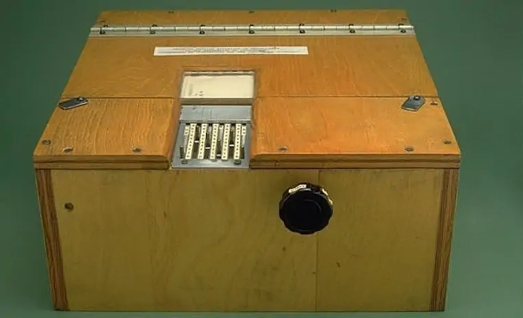 1954: B. F. Skinner builds another teaching machine