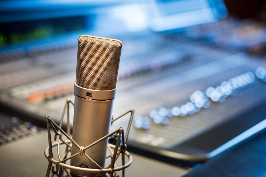 Top 11 Best Free Online Voice Over Courses & Classes