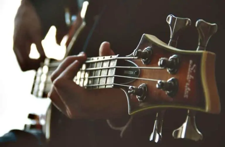 2024‘s Top 10 Best Online Bass Guitar Lessons [Free + Paid]